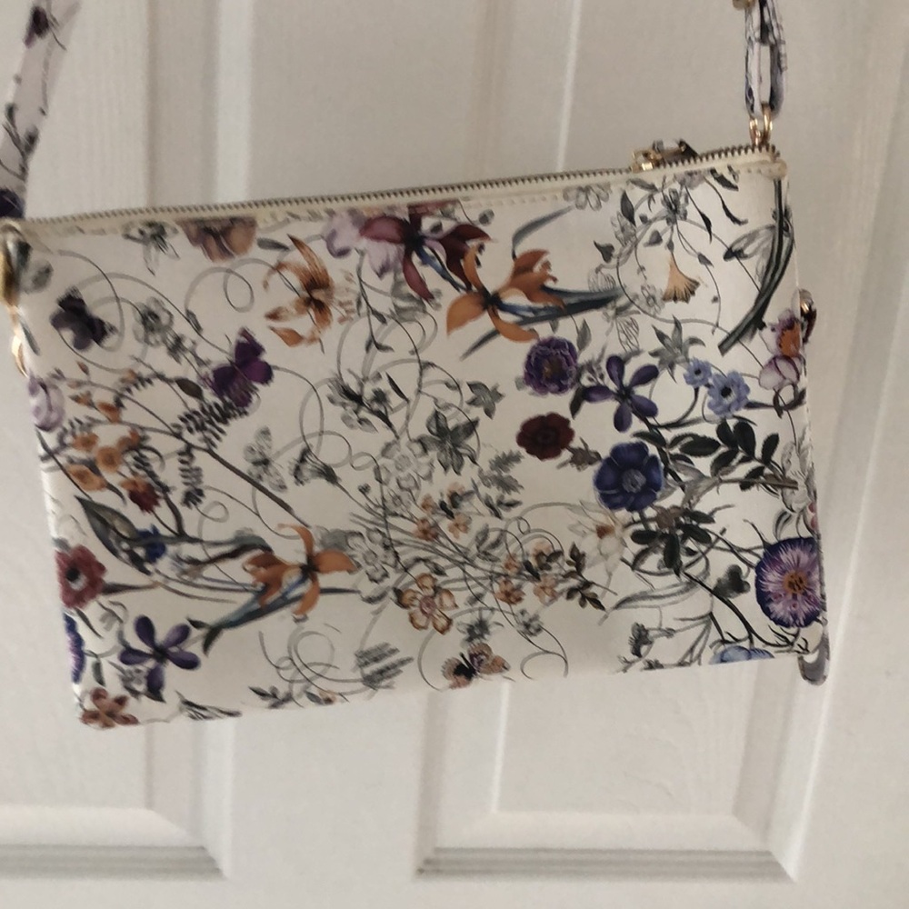 Versatile Wildflowers Pattern Elegant Crossbody, Shoulder., Wristlet bag. EUC